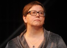 "Ja Mežaparka estrādi nerekonstruēs, svētku dalībnieku skaitu 2018.gadā var nākties ievērojami samazināt," prāto Signe Pujāte.