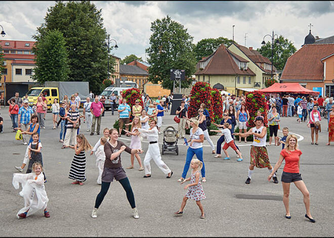 Cēsu svētki pulcē vairāk nekā 20 000 apmeklētāju. FOTO