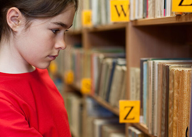 Pagasta bibliotekāre 7 centu dēļ iedzen bērnu histērijā