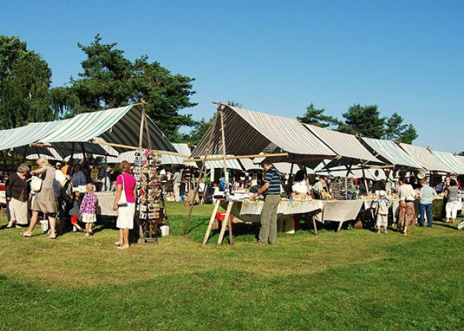 Amatnieku festivāla laikā drīkstēs novietot transportlīdzekļus Brīvības gatves malā aiz Juglas tilta