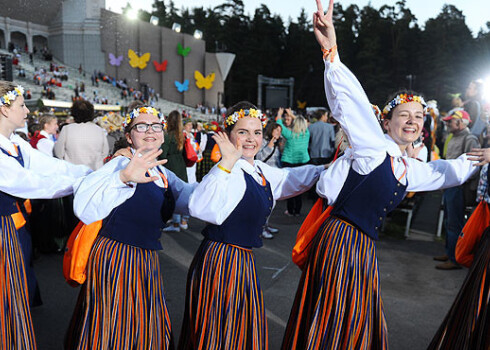 Skolu jaunatnes dziesmu un deju svētkus vēroja 198,5 tūkstoši Latvijas iedzīvotāju, kas vecāki par četriem gadiem.