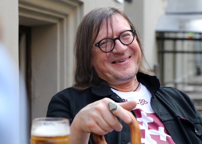 Komponists Juris Kulakovs sarunā ar modes mākslinieku Dāvidu 2015. gada augustā.