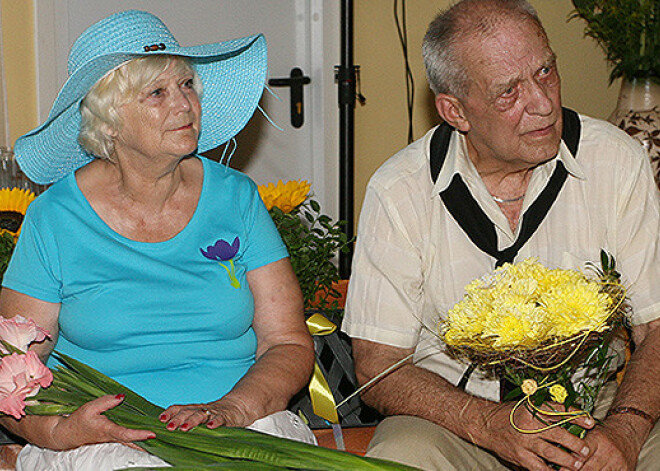 Ar jestrām svinībām atzīmē dziedošā aktiera Paula Butkēviča 75 gadu jubileju. FOTO