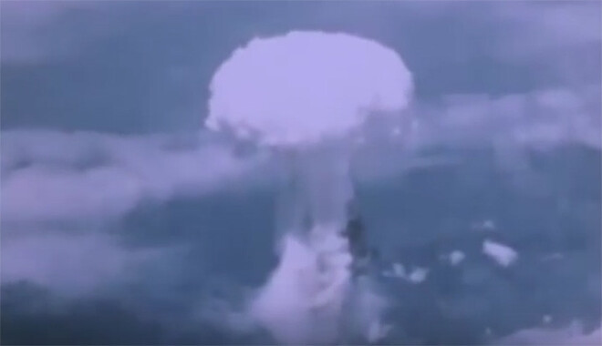 Atombumba Nagasaki eksplodēja 1945.gada 9.augustā plkst.11.02 pēc vietējā laika (plkst.5.02 pēc Latvijas laika).