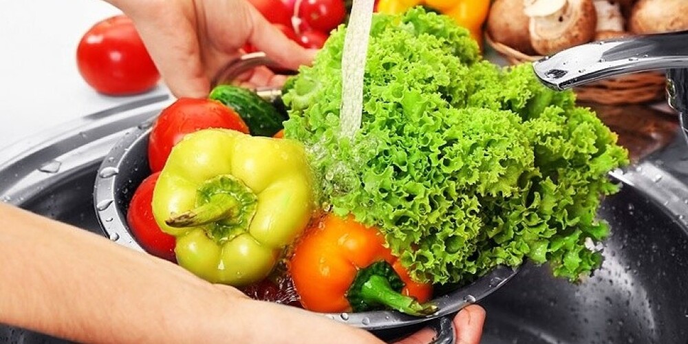 Нужно ли мыть овощи и фрукты перед едой?