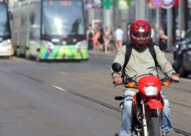 No šodienas slēgta satiksme 70 metru garā K.Barona ielas posmā