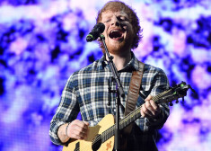 Eds Šīrans ir viens no populārākajiem jaunajiem britu mūziķiem. Viņš šopavasar bija nominēts četrām „Brit Awards” godalgām un balvu ceremoniju pameta ar divām trofejām