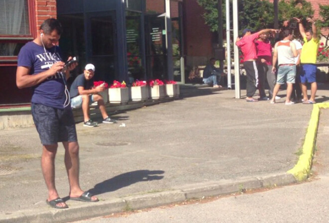 Liela daļa somu, kuri novērojuši iebraucējus, netic, ka tie tik tiešām nāk no kara un nabadzības pārņemtajām zemēm – Sīrijas un Āfrikas kontinenta.