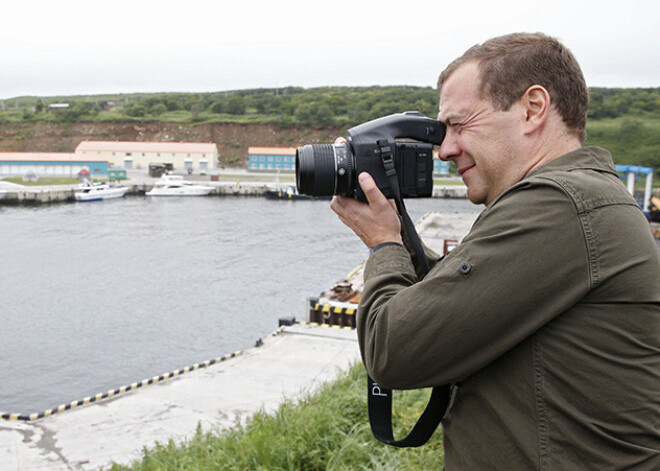 Madvedevs paraksta dekrētu, kas paplašinājis Krievijas kontinentālo šelfu Ohotskas jūrā. FOTO