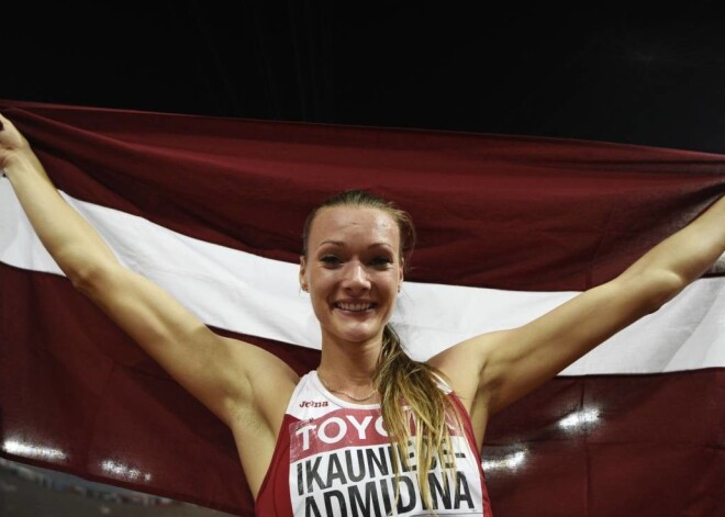 Latvijas septiņcīņas sportiste Laura Ikauniece-Admidiņa izcīnīja bronzu Ķīnas galvaspilsētā Pekinā notiekošajā pasaules čempionātā vieglatlētikā, pie viena labojot arī valsts rekordu. Līdz šim vēl nevienai Latvijas sportistei septiņcīņā nebija izdevies izcīnīt bronzu pasaules čempionātā. Savukārt kopumā valstij šī ir tikai trešā godalga pasaules čempionātos. Iepriekš pie bronzām tika slavenais šķēpmetējs Dainis Kūla (1983.gadā) un tāllēcēja Ineta Radeviča (2011.gadā).