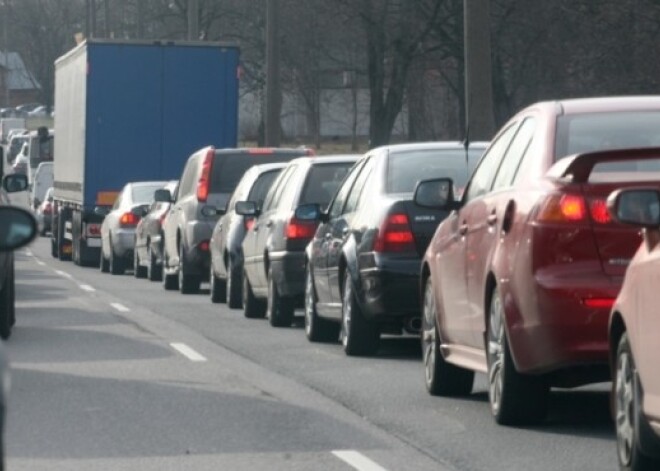 Noskaidrots, cik vecas automašīnas brauc pa Latvijas ceļiem