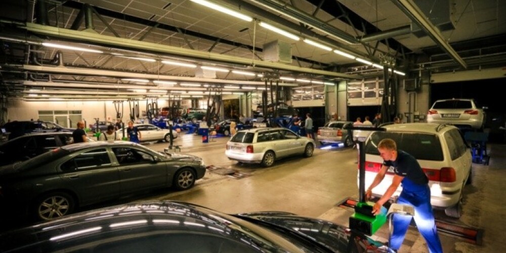 Tehniskās apskates naktī Rīgā jauns rekords - pārbaudīti gandrīz 1200 auto