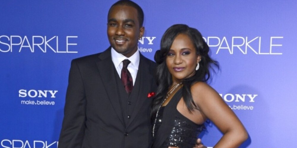 Близкие наследницы певицы считают, что руку к ее кончине приложил гражданский муж Ник Гордон