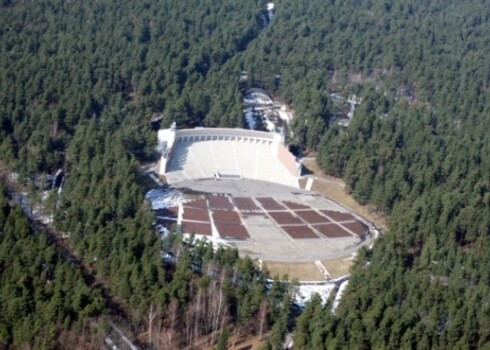 Komisija secināja, ka šī gada dziesmusvētkos, kad ģība dalībnieki, laiks koru pulcēšanai un izvietošanai uz skatuves bija nesamērīgs un radīja neērtības.