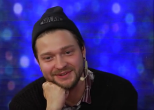 Modes blogeris Deniss Ševeļovs neslēpj, ka kādreiz nākotnē gribētu kļūt par tēvu. Viņaprāt, jebkuram cilvēkam ir dabiska vēlme sevi ģenētiski turpināt.