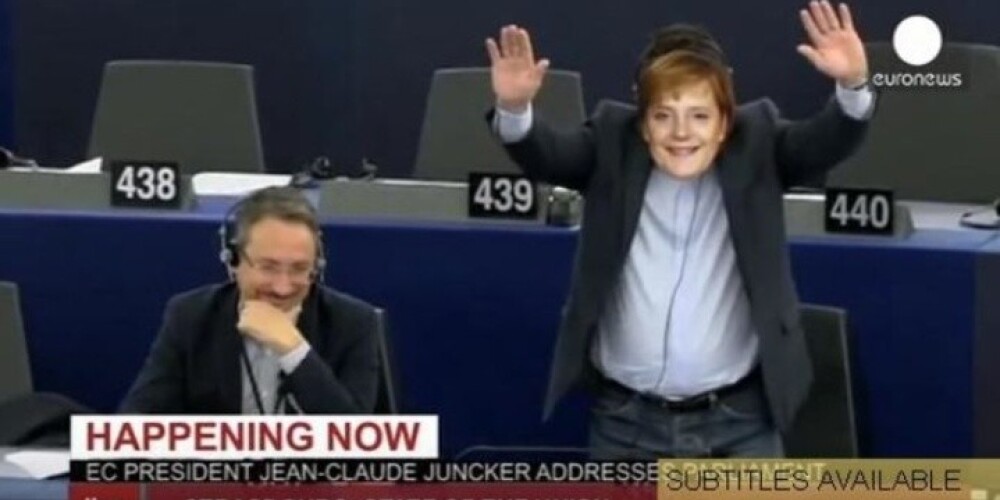 Депутат Джанлука Бонанно решил пошутить, надев на себя маску Ангелы Меркель