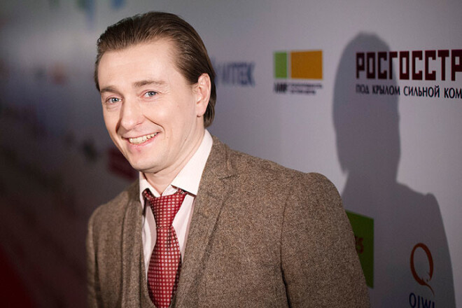 Известно, что у Сергея Безрукова растут двое внебрачных детей, матерью которых является Кристина Смирнова