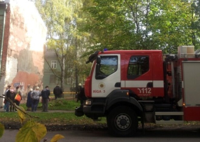 Ugunsnelaimes paņēmušas četru cilvēku dzīvības