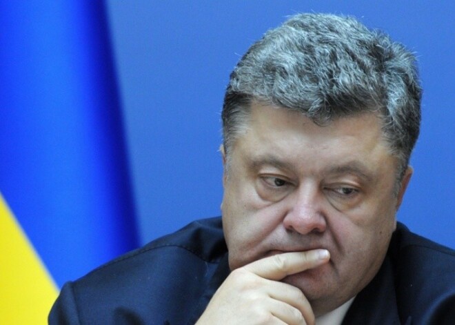 СМИ: пьяного Порошенко, рвавшегося к Путину, сняли с рейса Киев-Москва