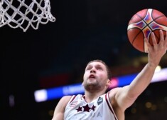 Eiropas čempionāts ir beidzies, un mūsu izlases basketbolisti atgriezušies savos klubos. Jānis Strēlnieks savas komandas uzvaras mačā pavadīja laukumā 27 minūtes un 26 sekundes, kas bija lielākais laiks komandā.