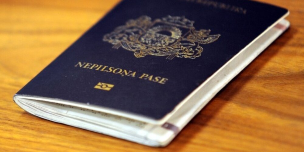 По словам Гущина, лишение столь большой части населения избирательного права привело к развитию в политической системе Латвии левого радикализма и неонацизма