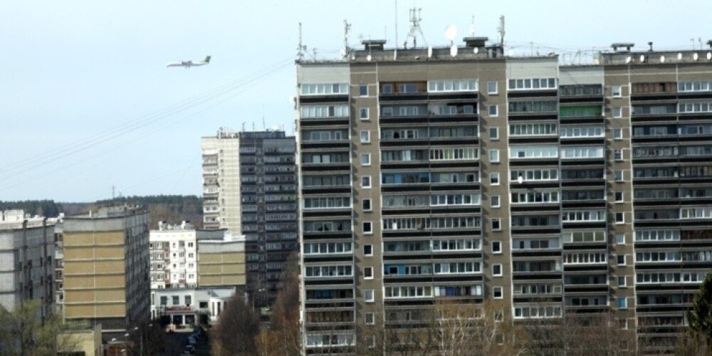 Nama iemītnieki norāda, ka parasti nomas līgumu apsaimniekotājs slēdz uz vienu gadu, nevis katru ceturksni vai pusgadu.