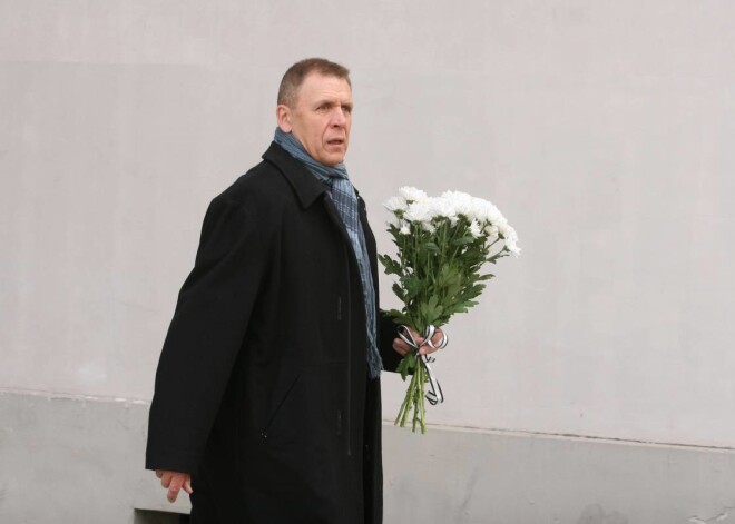 2015. gada 29. septembrī tuvinieki, prominences un opermūzikas cienītāji atvadījās no izcilā tenora Kārļa Zariņa.