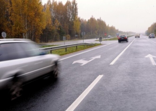 Rudenī uz ceļiem vairs nav atļauts braukt ar 100km/h