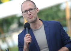 Latvijas Literatūras centra vadītājs Jānis Oga septembra beigās nespēja izskaidrot pašam saņemt 62 000 eiro lielo avansu.