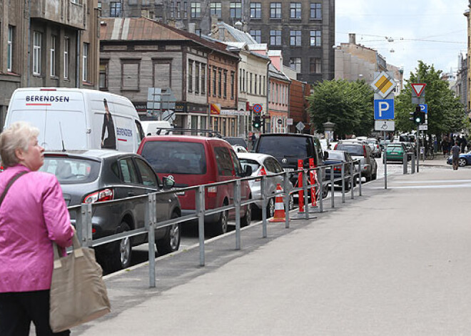 Neregulārajiem pārvadātājiem liegs pasažieru uzņemšanu un izlaišanu Rīgas centrā