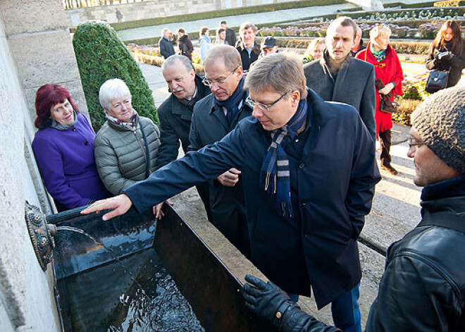 Rīgas domes vadība pieņem memoriālā ansambļa atjaunošanas darbus Brāļu kapos. FOTO