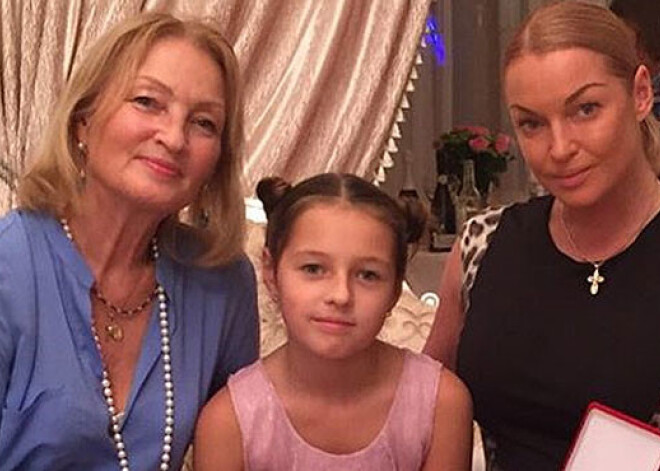 Анастасия Волочкова рассказала о непростых отношениях с мамой