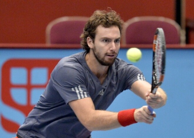 Gulbis sezonas pirmajā pusfinālā piekāpjas amerikānim Džonsonam