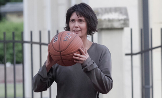 В перерыве между съемками Агата демонстрировала свое умение обращаться с баскетбольным мячом