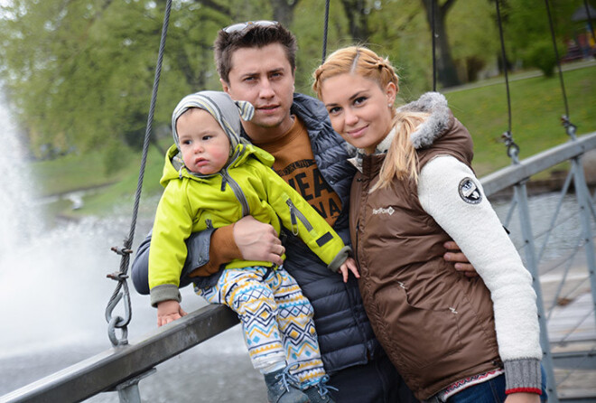 Лето 2014 года Павел Прилучный, Агата Муцениеце и их сын Тимофей провели в Риге