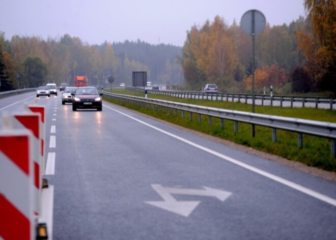 Dažviet valstī jau apledojuši ceļi; šorīt vairāki negadījumi