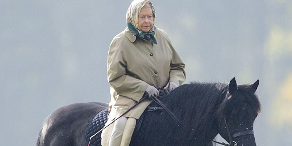 89-летняя королева Елизавета II вновь в седле. ФОТО