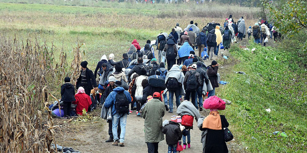 Latvija uz Slovēniju nosūtīs policistus, lai palīdzētu regulēt migrantu pieplūdumu