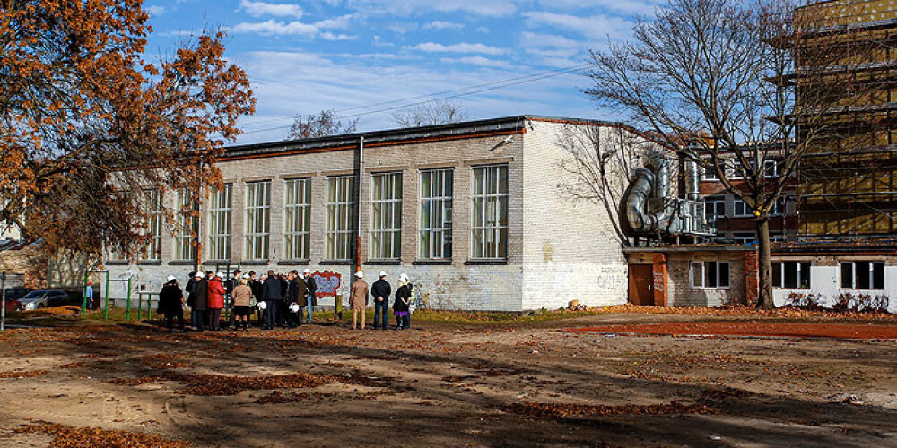 Turpinās Rīgas Austrumu vidusskolas ēkas rekonstrukcija. FOTO