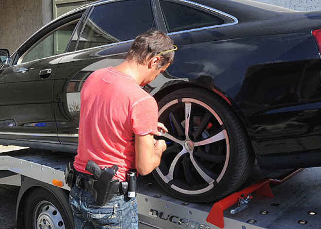 Pērkot lietotu mašīnu Latvijā, pastāv liels risks, ka tā zagta Vācijā. Zagļu iecienītāko auto TOPS