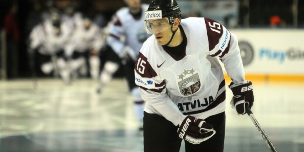 Latvijas hokejisti Liepājā spraigā mačā zaudē Baltkrievijai