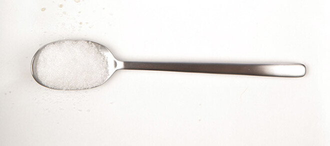 В чайной ложке содержится столько сахара, сколько в сладком яблоке