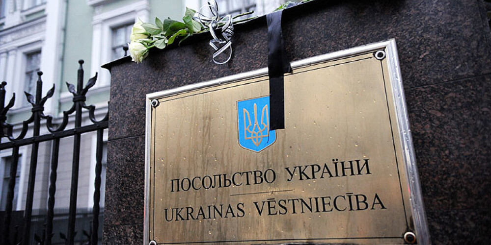 Arī Ukrainas vēstniecībā saņemts aizdomīgs pulverītis; evakuēti cilvēki