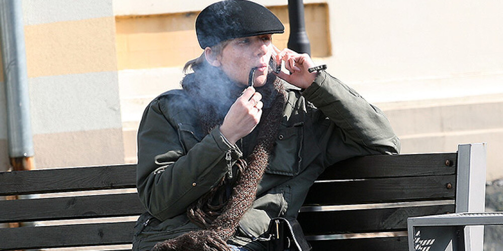 Noskaidrots, ka Latvijā aptuveni puse vīriešu vecumā no 15 gadiem ir smēķētāji
