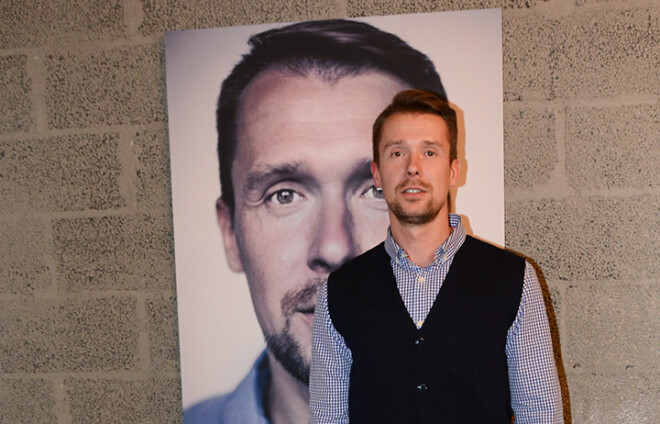 Arstarulsmirus atzinās, ka fotogrāfs Artūrs Kondrāts viņu fotografējot visu laiku runāja.