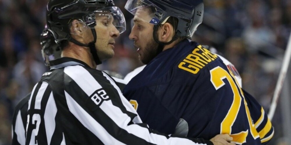Girgensons palīdz "Sabres" hokejistiem beidzot uzvarēt "Lightning". VIDEO