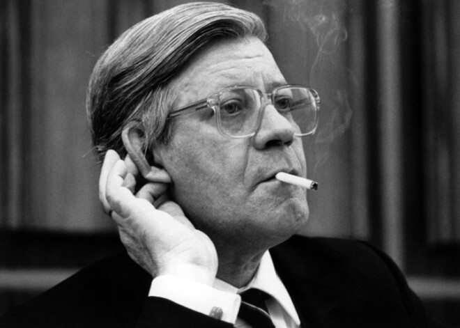 Miris bijušais Rietumvācijas kanclers Helmuts Šmits