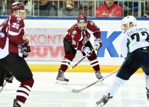 Rīgas "Dinamo" hokejistiem neizdodas salauzt "Jugra" vienību