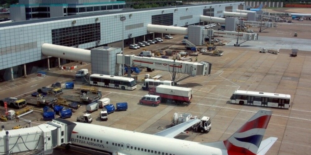 Bailēs no terorakta evakuēta Londonas Getvikas lidosta