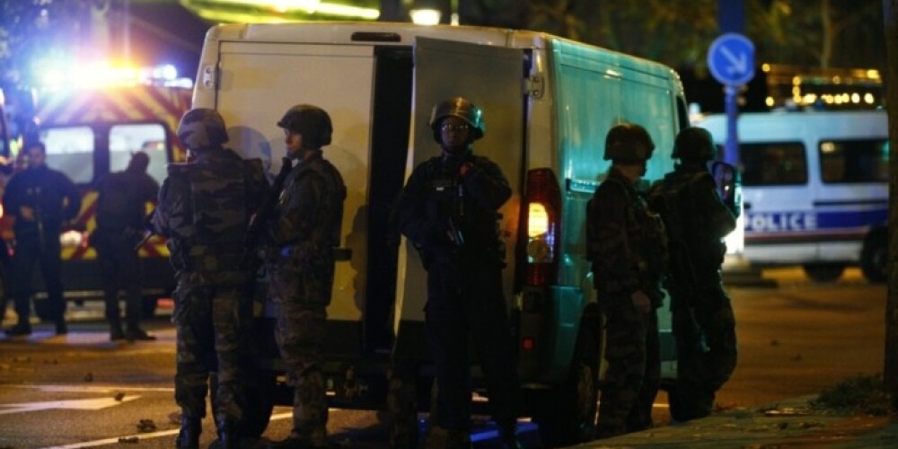 Власти Франции вводят чрезвычайное положение и закрывают границы